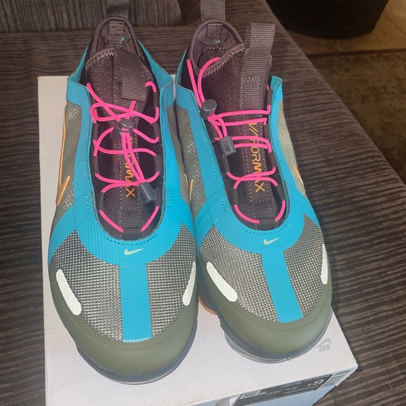 Women Nike Vapormax Utility - Picture 2 of 5